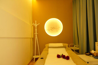 日式指压的寂静美学：在按压中听见雪落的声音